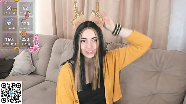 Snapshot of EvaBlimey chatting on November 2025 06:23:02 AM EvaBlimey online show from November 2025 06:23:02 AM