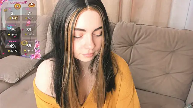 Snapshot of EvaBlimey chatting on November 2025 06:07:01 AM EvaBlimey online show from November 2025 06:07:01 AM