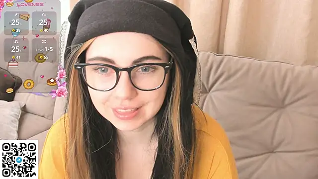 Snapshot of EvaBlimey chatting on November 2025 05:00:01 AM EvaBlimey online show from November 2025 05:00:01 AM