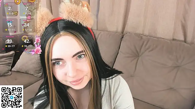 Snapshot of EvaBlimey chatting on November 2025 06:03:01 AM EvaBlimey online show from November 2025 06:03:01 AM