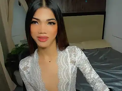 CassieSommereux online show from December 2025 05:28:01 PM