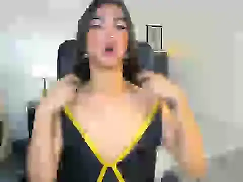 Snapshot of CassieSommereux chatting on October 2025 04:03:01 AM CassieSommereux online show from October 2025 04:03:01 AM