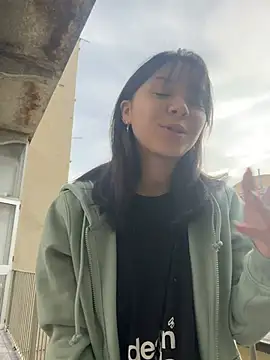 YumiLux online show from January 2026 03:07:02 PM