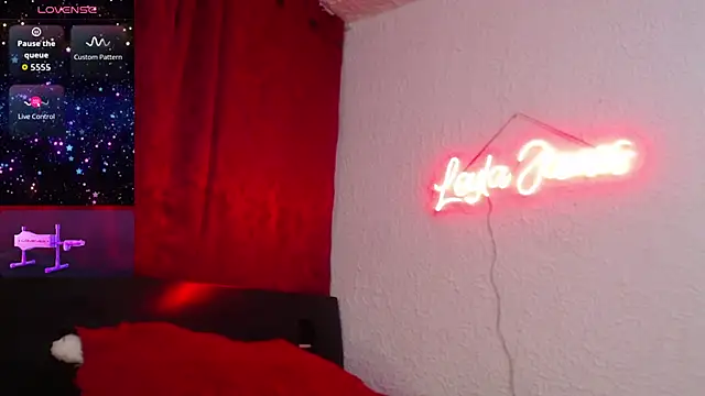 leyla james  online show from September 2025 04:35:02 PM