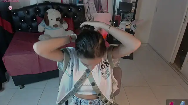 Snapshot of Skylovershot chatting on November 2025 07:28:02 PM Skylovershot online show from November 2025 07:28:02 PM