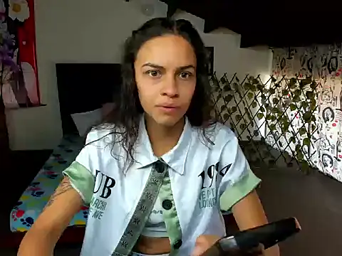 Snapshot of Skylovershot chatting on December 2025 01:39:02 PM Skylovershot online show from December 2025 01:39:02 PM