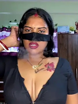 Snapshot of V-Hot-Sweti chatting on September 2025 07:02:02 AM V-Hot-Sweti online show from September 2025 07:02:02 AM