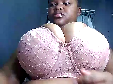 MegaBustyQueen online show from February 2026 08:00:02 PM