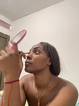 zaracollins01 online show from December 2025 05:25:01 PM