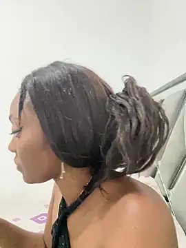 zaracollins01 online show from December 2025 06:13:02 PM