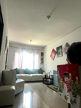 zaracollins01 online show from December 2025 04:45:02 PM