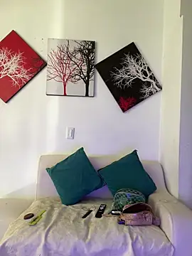 zaracollins01 online show from November 2025 01:48:02 PM