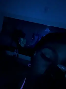 zaracollins01 online show from September 2025 05:40:01 AM