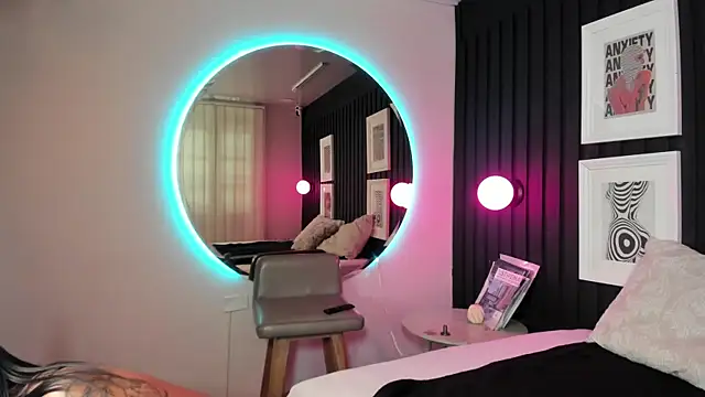 Manelyk evanss  online show from April 2026 05:54:01 PM