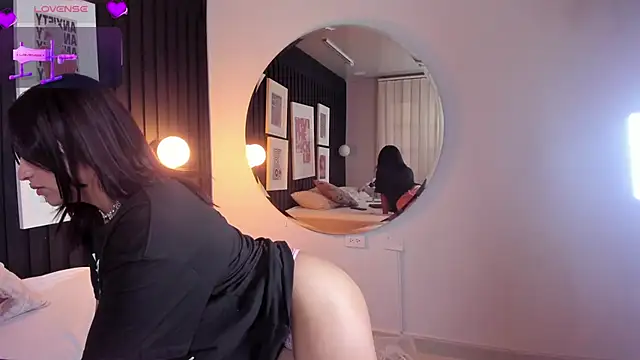 Manelyk evanss  online show from February 2026 12:37:01 PM