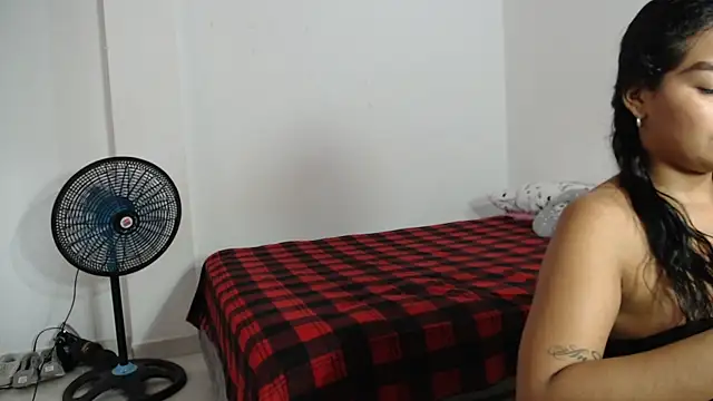 Snapshot of MichellSexxx chatting on October 2025 09:05:02 PM MichellSexxx online show from October 2025 09:05:02 PM