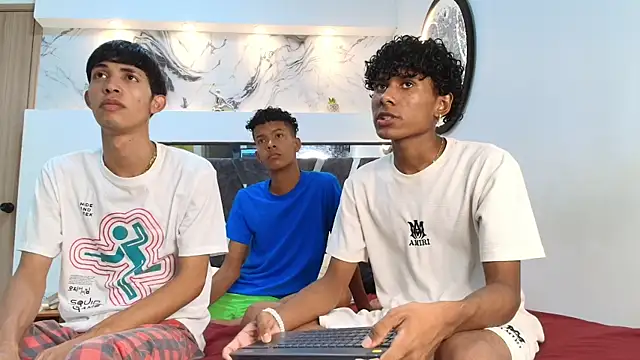 Snapshot of LONDON_BOYS1 chatting on October 2025 01:20:01 AM LONDON BOYS1 online show from October 2025 01:20:01 AM
