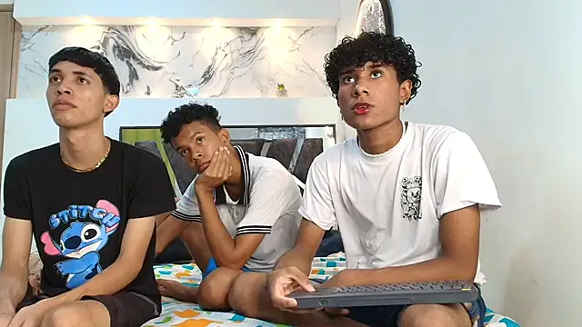 Snapshot of LONDON_BOYS1 chatting on October 2025 02:34:01 AM LONDON BOYS1 online show from October 2025 02:34:01 AM