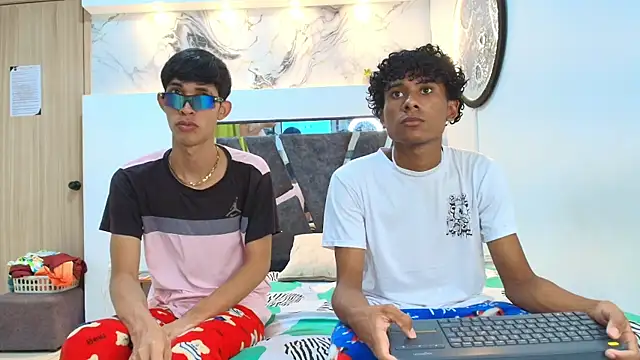 Snapshot of LONDON_BOYS1 chatting on September 2025 01:24:02 AM LONDON BOYS1 online show from September 2025 01:24:02 AM