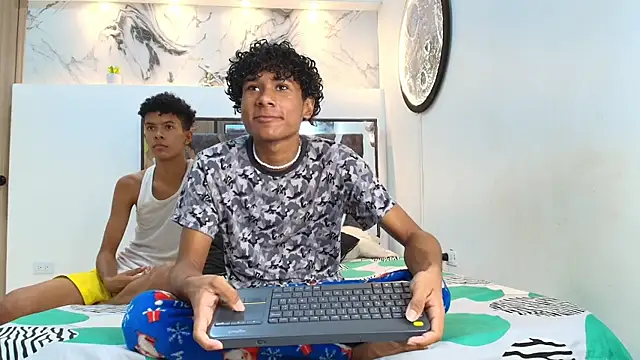 Snapshot of LONDON_BOYS1 chatting on October 2025 01:30:02 AM LONDON BOYS1 online show from October 2025 01:30:02 AM