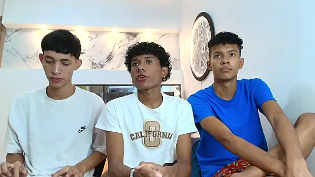 Snapshot of LONDON_BOYS1 chatting on October 2025 01:18:01 AM LONDON BOYS1 online show from October 2025 01:18:01 AM