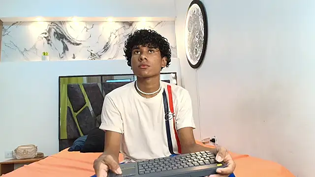 Snapshot of LONDON_BOYS1 chatting on October 2025 01:17:02 AM LONDON BOYS1 online show from October 2025 01:17:02 AM