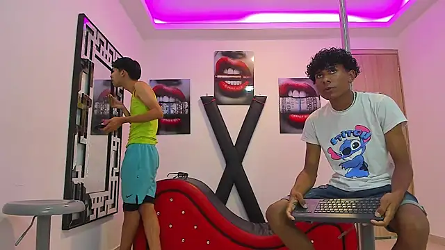 Snapshot of LONDON_BOYS1 chatting on September 2025 07:20:02 AM LONDON BOYS1 online show from September 2025 07:20:02 AM