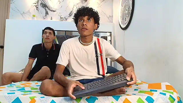 Snapshot of LONDON_BOYS1 chatting on October 2025 01:17:02 AM LONDON BOYS1 online show from October 2025 01:17:02 AM