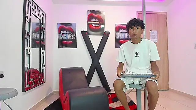 Snapshot of LONDON_BOYS1 chatting on September 2025 07:11:01 AM LONDON BOYS1 online show from September 2025 07:11:01 AM