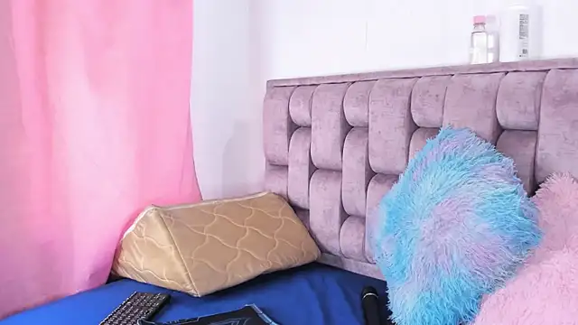 Alexa-Hunter online show from November 2025 08:13:01 PM