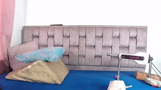 Alexa-Hunter online show from May 2026 10:20:01 PM