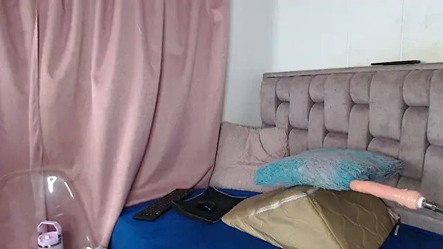Alexa-Hunter online show from May 2026 11:06:01 PM
