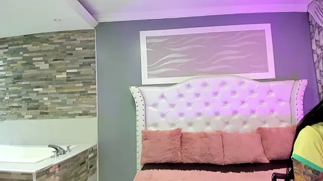 Snapshot of _camila_ortiz chatting on October 2025 08:20:01 PM  camila ortiz online show from October 2025 08:20:01 PM