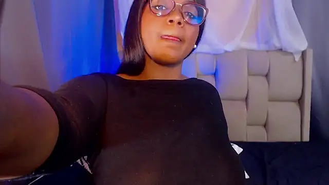 Snapshot of Mimi_Gil chatting on February 2026 12:21:02 AM Mimi Gil online show from February 2026 12:21:02 AM