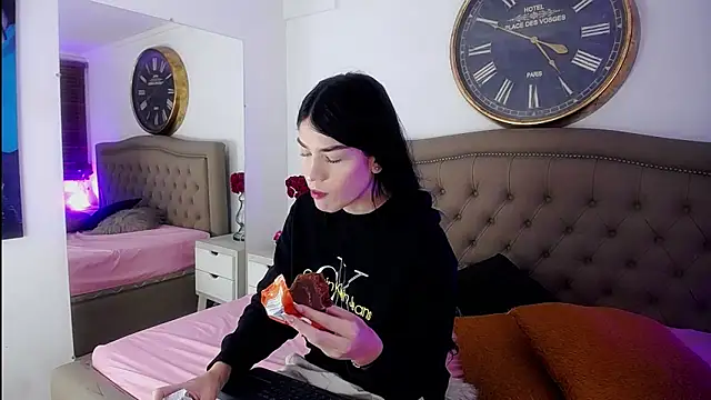 Snapshot of AuroraRicci chatting on October 2025 12:40:02 PM AuroraRicci online show from October 2025 12:40:02 PM
