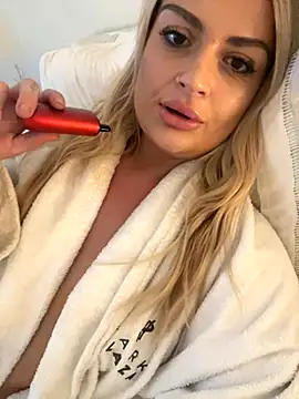 Seductive-SkyeXXX online show from September 2025 04:27:01 PM
