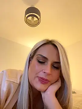 Seductive-SkyeXXX online show from October 2025 05:01:02 PM