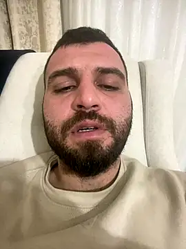 banuemre28 online show from December 2025 11:18:02 PM