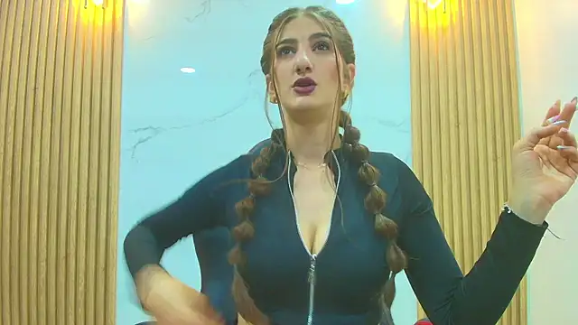 Dafne castro  online show from June 2026 07:35:01 PM