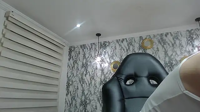 Dafne castro  online show from November 2025 10:05:02 AM