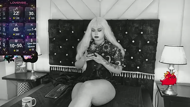 Madamexravenx online show from September 2025 08:02:02 PM