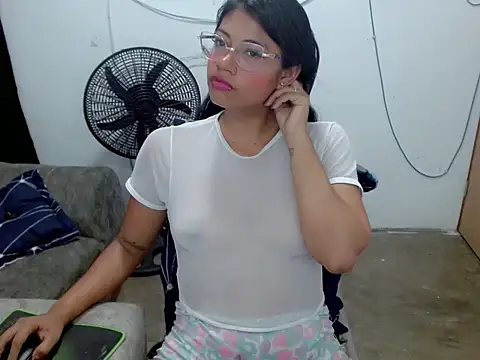 Dulce2415 online show from April 2026 07:37:01 PM