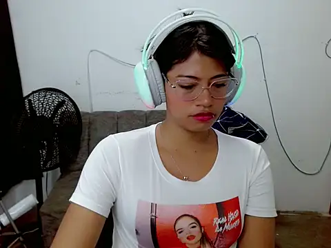 Dulce2415 online show from March 2026 06:47:01 AM