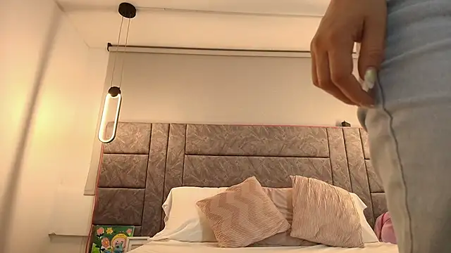 Snapshot of alaska__williams__ chatting on October 2025 11:14:01 PM alaska williams online show from October 2025 11:14:01 PM