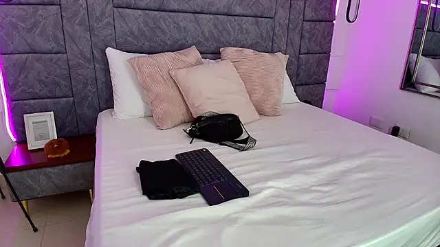 Snapshot of alaska__williams__ chatting on September 2025 12:58:01 PM alaska williams online show from September 2025 12:58:01 PM