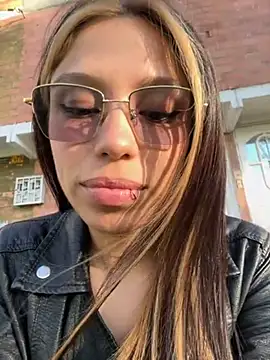 yourrmuse online show from October 2025 10:02:01 PM