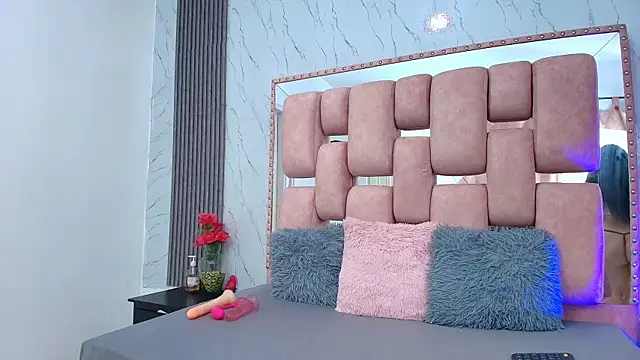 SofiaSommers online show from September 2025 08:08:01 PM