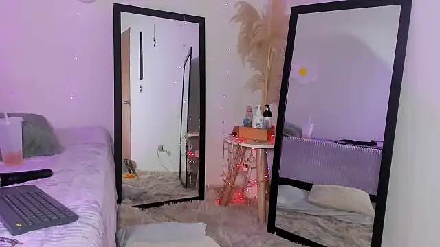 Naomi Flame online show from September 2025 07:10:02 PM