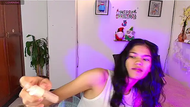 emycarver09 online show from December 2025 11:53:01 AM