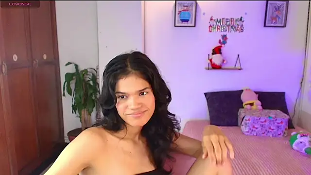 emycarver09 online show from December 2025 01:24:02 PM